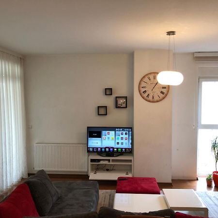 Apartment Prishtina Prishtine Bagian luar foto
